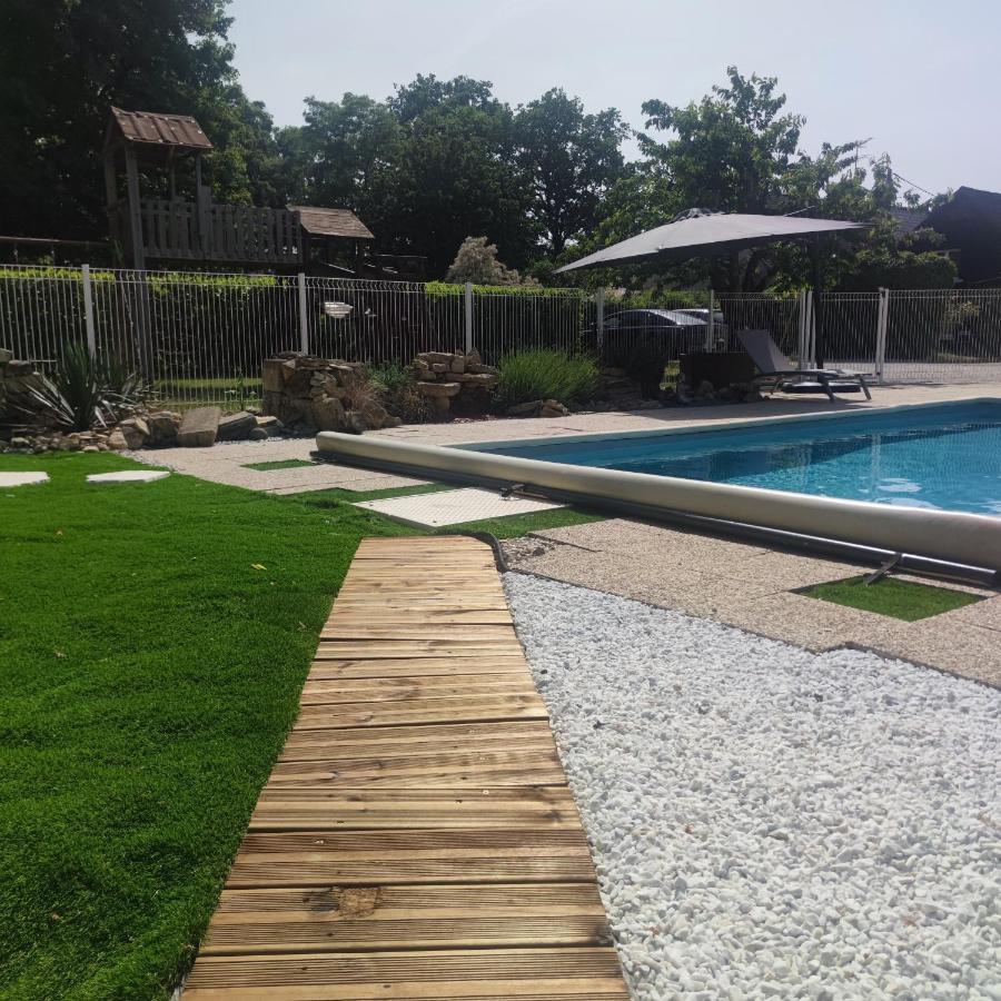 Naturel : Studio Calme Et Agreable Les Bordes Exterior foto