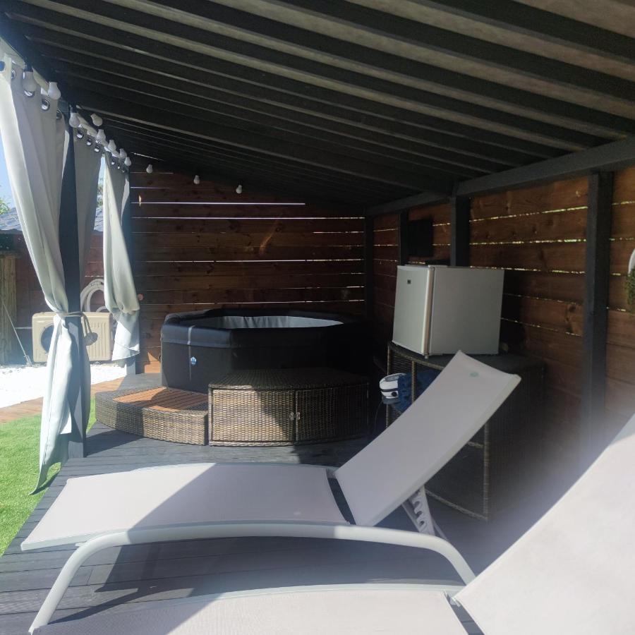 Naturel : Studio Calme Et Agreable Les Bordes Exterior foto